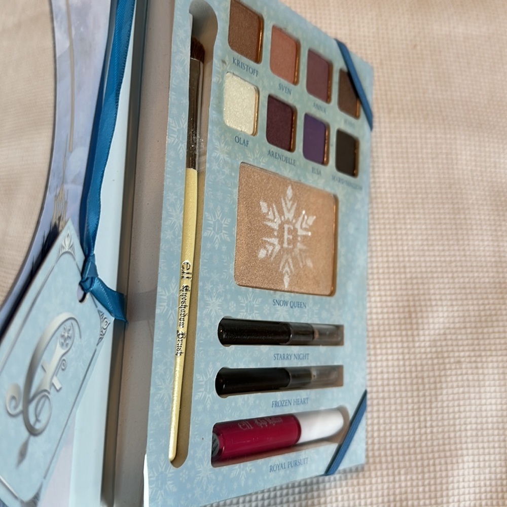 ELF Disney Elsa Snow and Ice Beauty Book Makeup - Picture 13 of 16